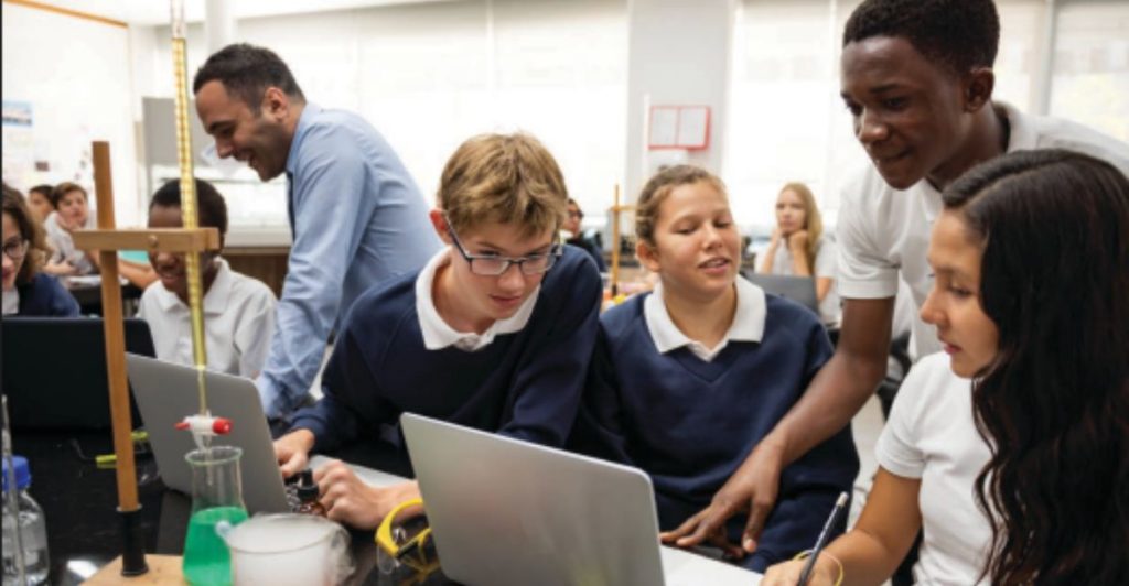 PISA 2025 : le Maroc recule jusqu’au 86e rang mondial, avec seulement 13 % des élèves au niveau minimum en lecture l DRH.ma
