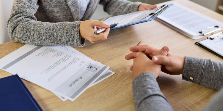 Recrutement des cadres en France : 305 800 embauches attendues en 2026, en hausse de 4 % l DRH.ma