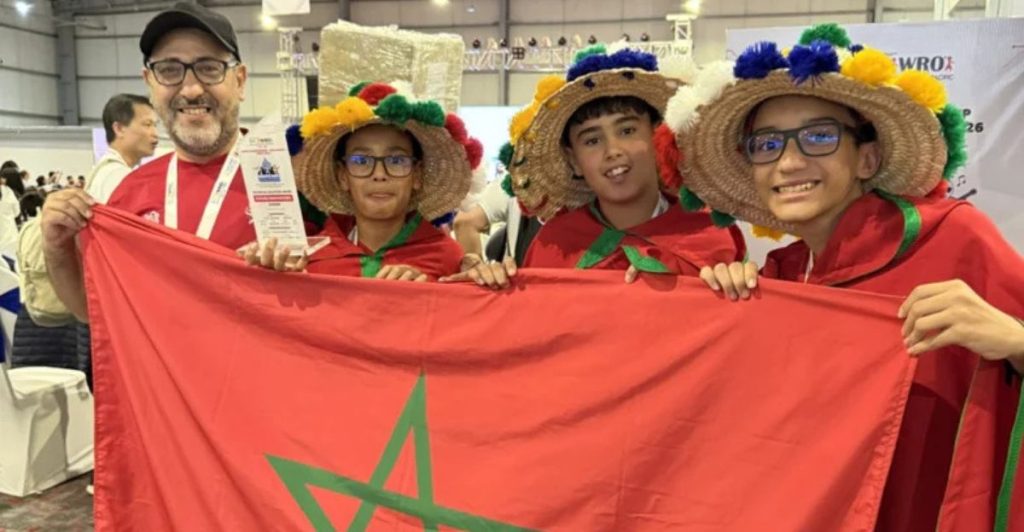 Robotique : l’équipe de Tétouan se classe 5e à la WRO Open APAC 2026 avec un robot calligraphe l DRH.ma