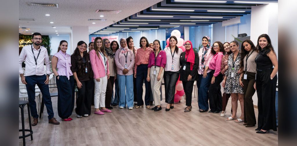 Collaborateurs de Deloitte Extended Services réunis lors des actions de sensibilisation Octobre Rose 2026