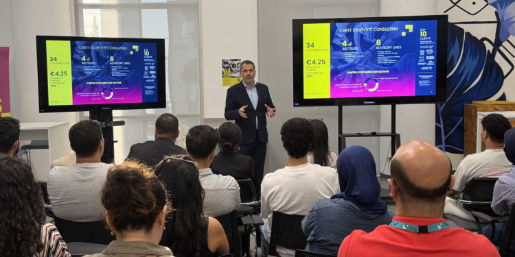 Présentation devant les collaborateurs lors du Welcome Day d’Inetum Maroc