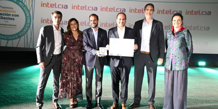 Équipe Intelcia lors de la remise des prix d'excellence en relation client en Espagne