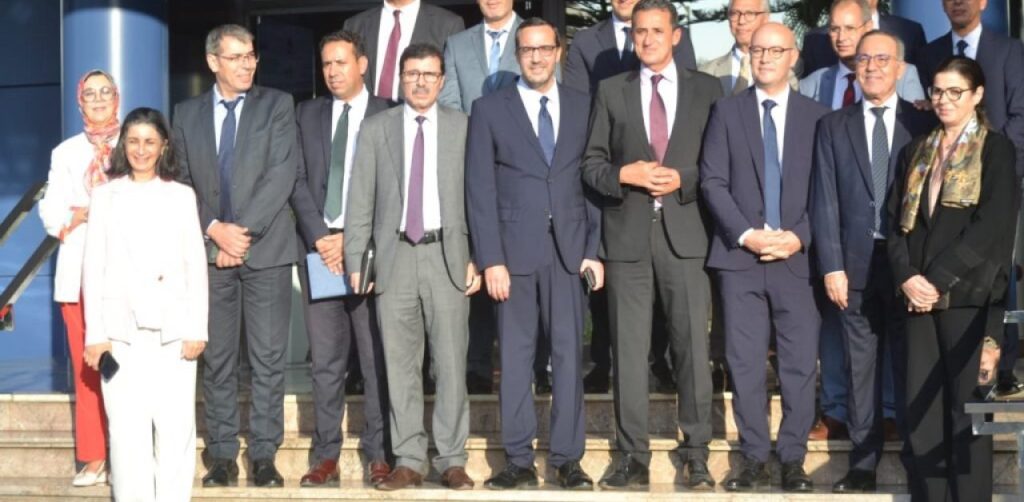Photo de groupe lors du partenariat entre le Groupe ISCAE et la Direction générale des impôts