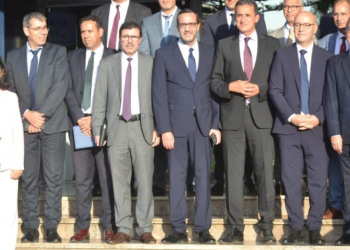 Photo de groupe lors du partenariat entre le Groupe ISCAE et la Direction générale des impôts