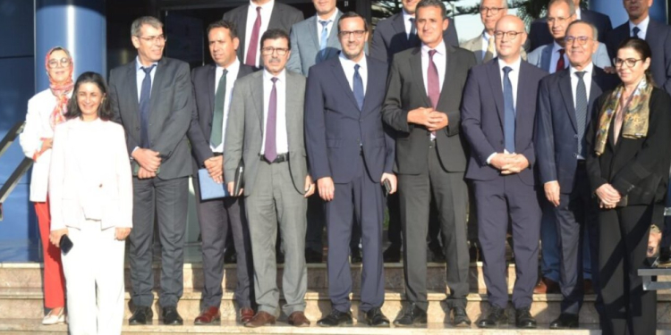 Photo de groupe lors du partenariat entre le Groupe ISCAE et la Direction générale des impôts