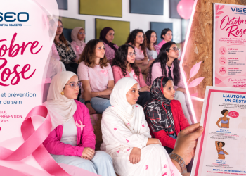 VISEO Maroc : collaboratrices réunies pour la sensibilisation Octobre Rose, affiche et support de prévention